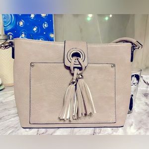 NWOT unbranded normal sized leather handbag